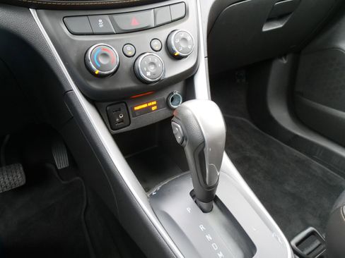 Certified 2022 Chevrolet Trax LT w/ Midnight Edition image 26