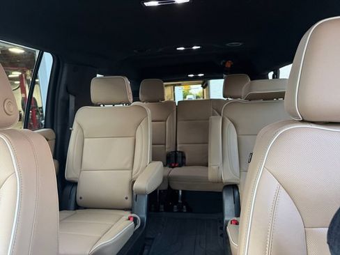 Used 2023 Chevrolet Suburban Premier AWD/4WD image 34