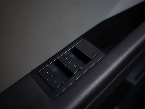Used 2025 Tesla Cybertruck AWD Crew Cab image 40