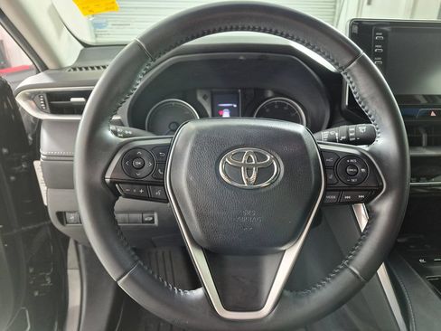 Used 2021 Toyota Venza LE AWD/4WD image 13