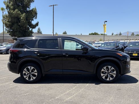Used 2023 Nissan Rogue SV FWD image 2