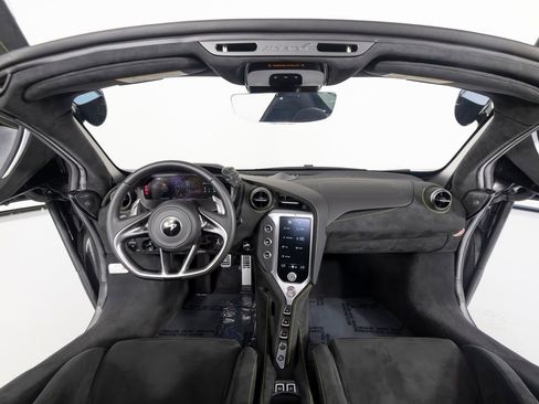 Used 2024 McLaren 750S Spider RWD image 32
