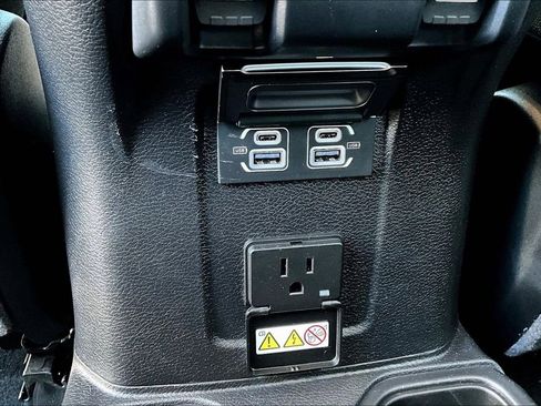 Used 2025 Jeep Wrangler Unlimited Rubicon AWD/4WD image 16