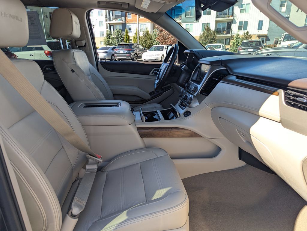 Used 2020 GMC Yukon Denali w/ Denali Ultimate Package AWD/4WD image 38