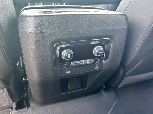 Used 2024 Chevrolet Tahoe Z71 w/ Off-Road Capability Package image 22