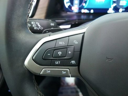 Used 2024 Volkswagen Atlas SE AWD/4WD image 37