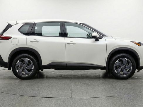 Used 2025 Nissan Rogue SV image 11