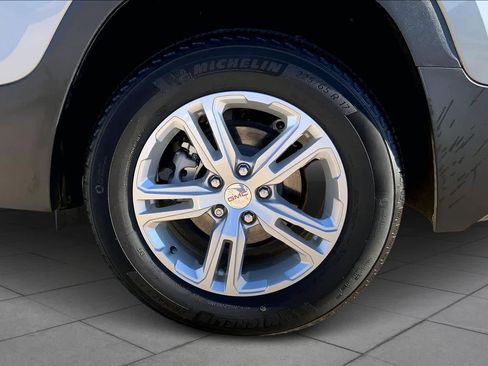 Certified 2023 GMC Terrain SLE image 10