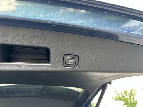 Used 2025 Chevrolet Traverse LT w/ Driver Confidence Package FWD image 15