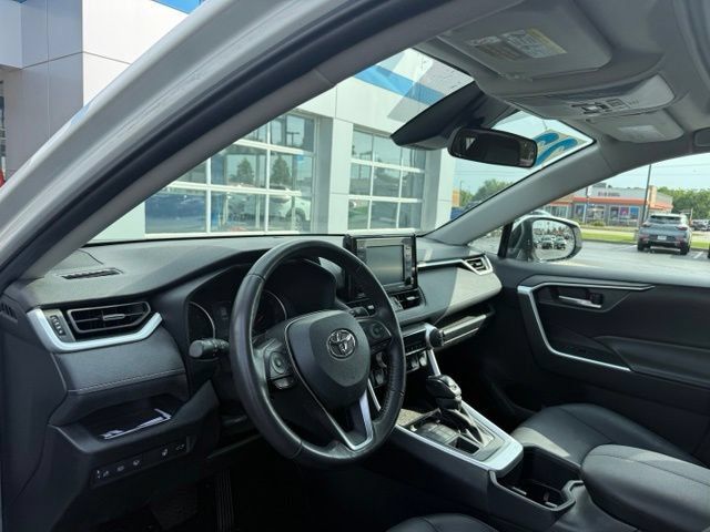 Used 2022 Toyota RAV4 XLE Premium AWD/4WD image 7