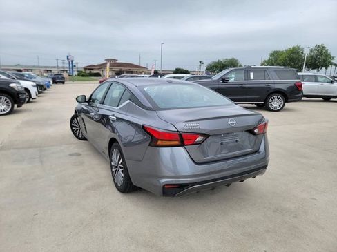 Used 2025 Nissan Altima 2.5 SV FWD image 5