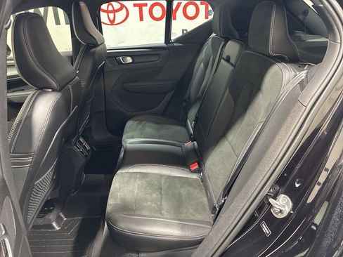 Used 2022 Volvo XC40 T5 R-Design w/ Climate Package image 20
