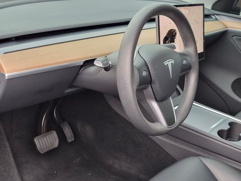 Used 2024 Tesla Model Y Long Range AWD/4WD image 9