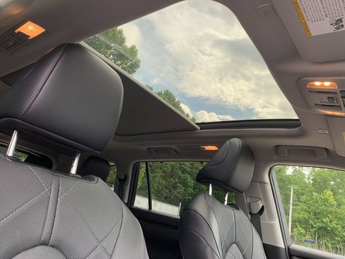 Used 2025 Toyota Highlander Platinum AWD/4WD image 20