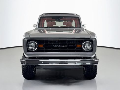 Used 2025 Ford Bronco Badlands image 11