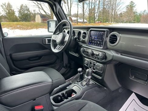 Used 2021 Jeep Wrangler Unlimited Sahara w/ Uconnect 4C Nav & Sound Group AWD/4WD image 36