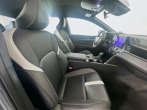 Used 2025 Toyota Camry SE FWD image 27
