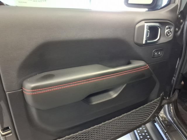 Used 2025 Jeep Gladiator Rubicon w/ Convenience Group AWD/4WD image 13