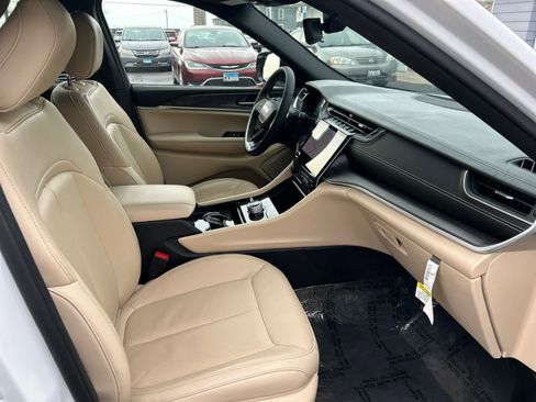 Used 2023 Jeep Grand Cherokee L Limited image 32