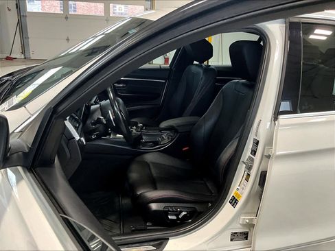 Used 2018 BMW 330i xDrive Sedan w/ Convenience Package image 10