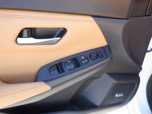 Used 2024 Nissan Sentra SV w/ SV Premium Package image 11