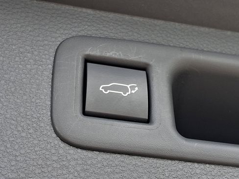 Used 2023 Toyota Highlander XLE image 29