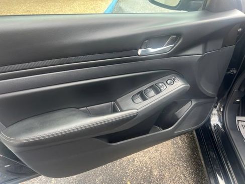 Used 2025 Nissan Altima 2.5 SV FWD image 12