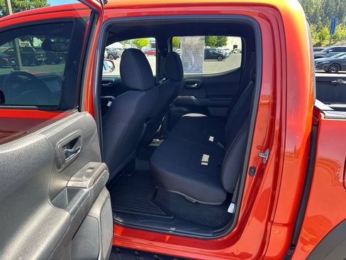 Used 2017 Toyota Tacoma TRD Off-Road w/ Tow Package (A/T) AWD/4WD image 14