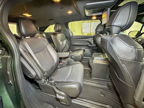 Used 2026 Toyota Sienna Platinum AWD/4WD image 34