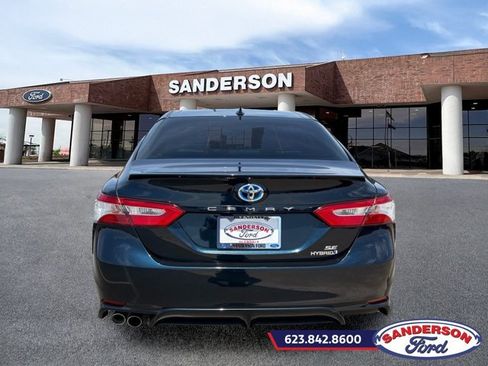 Used 2020 Toyota Camry SE w/ Sunroof Package FWD image 4
