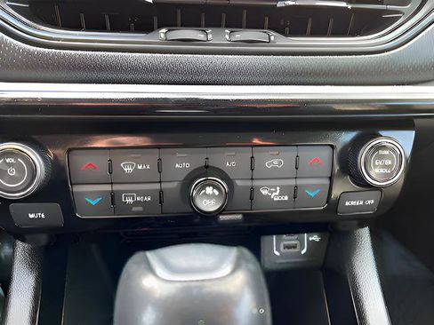 Used 2022 Jeep Compass Trailhawk w/ Trailhawk Convenience Group AWD/4WD image 16
