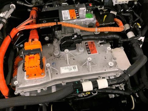 Used 2025 Chevrolet Equinox EV LT w/ Convenience Package image 30