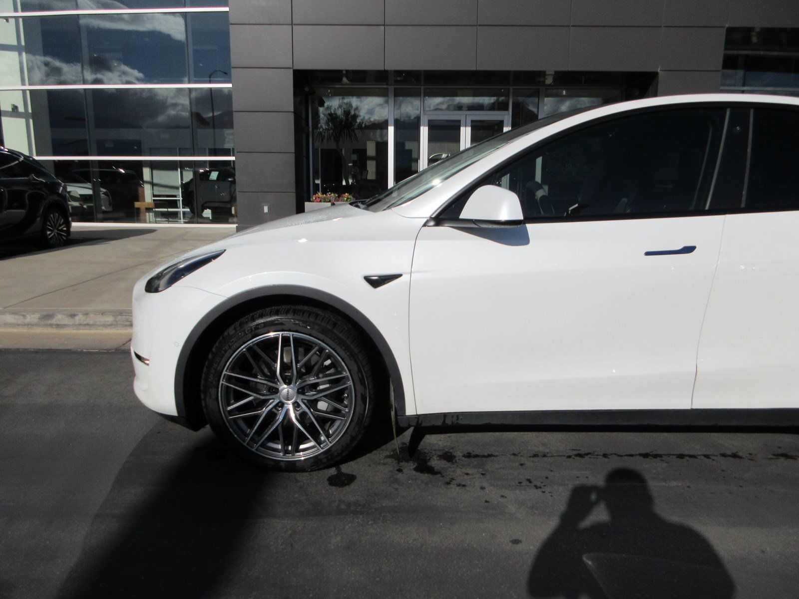 Used 2021 Tesla Model Y Long Range AWD/4WD image 2