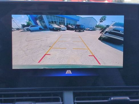 Certified 2025 Chevrolet Trax LT image 23