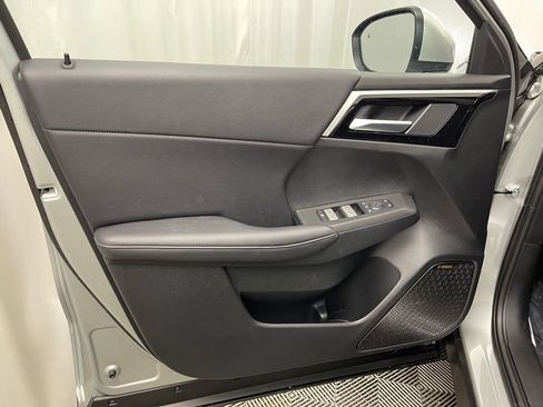 New 2025 Mitsubishi Outlander SE image 21