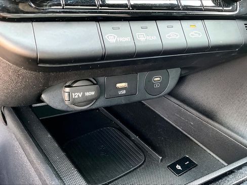 Used 2025 Hyundai Elantra SEL FWD image 34