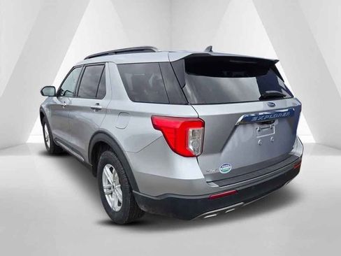 Used 2021 Ford Explorer XLT w/ Equipment Group 202A image 5