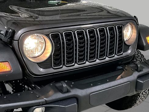 Used 2025 Jeep Wrangler Unlimited Sport AWD/4WD image 29