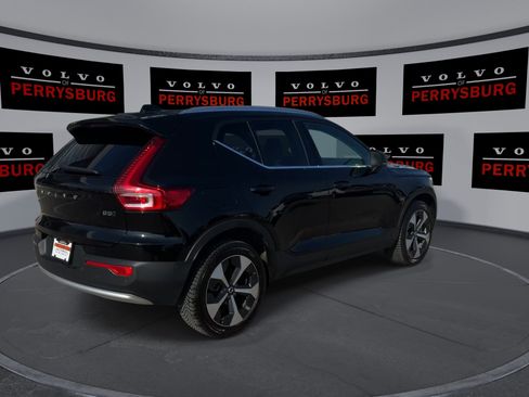 Used 2024 Volvo XC40 B5 Plus image 8