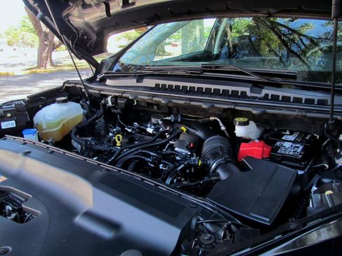 Used 2021 Ford Edge SE image 37