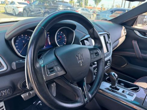 Used 2015 Maserati Ghibli RWD image 23