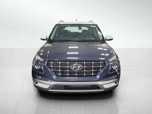 Used 2025 Hyundai Venue Limited FWD image 11