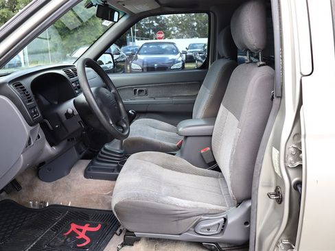 Used 2000 Nissan Frontier XE RWD image 19
