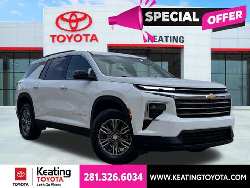 Used 2026 Chevrolet Traverse LT w/ Driver Confidence Package FWD image 1