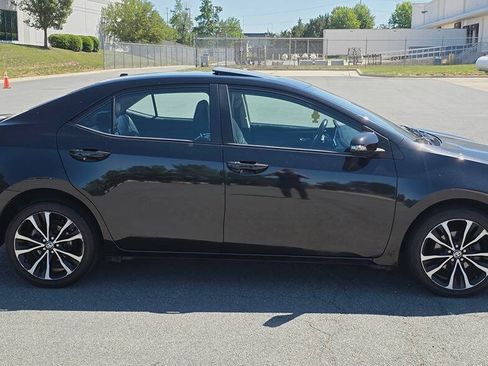 Used 2018 Toyota Corolla SE w/ SE Premium Package FWD image 2