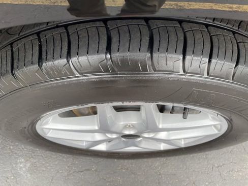 Used 2024 Ford Edge SEL image 29