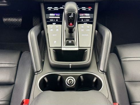 Used 2023 Porsche Cayenne image 12