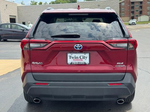 Certified 2021 Toyota RAV4 XLE w/ Convenience Package AWD/4WD image 4