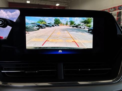 Used 2025 Chevrolet Trax LT w/ LT Convenience Package FWD image 35