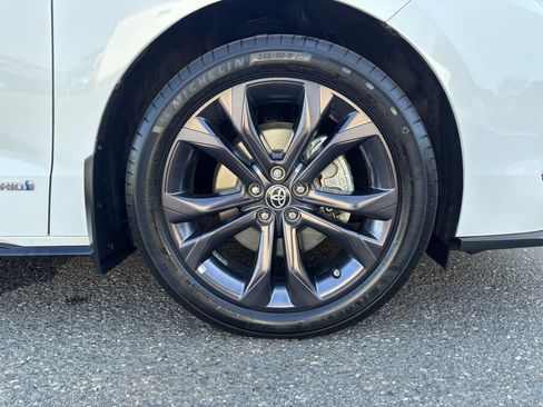 Used 2021 Toyota Sienna XSE FWD image 9